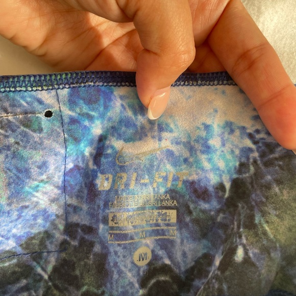 Nike Dri-Fit Multicolor Capri Leggings - Picture 4 of 4